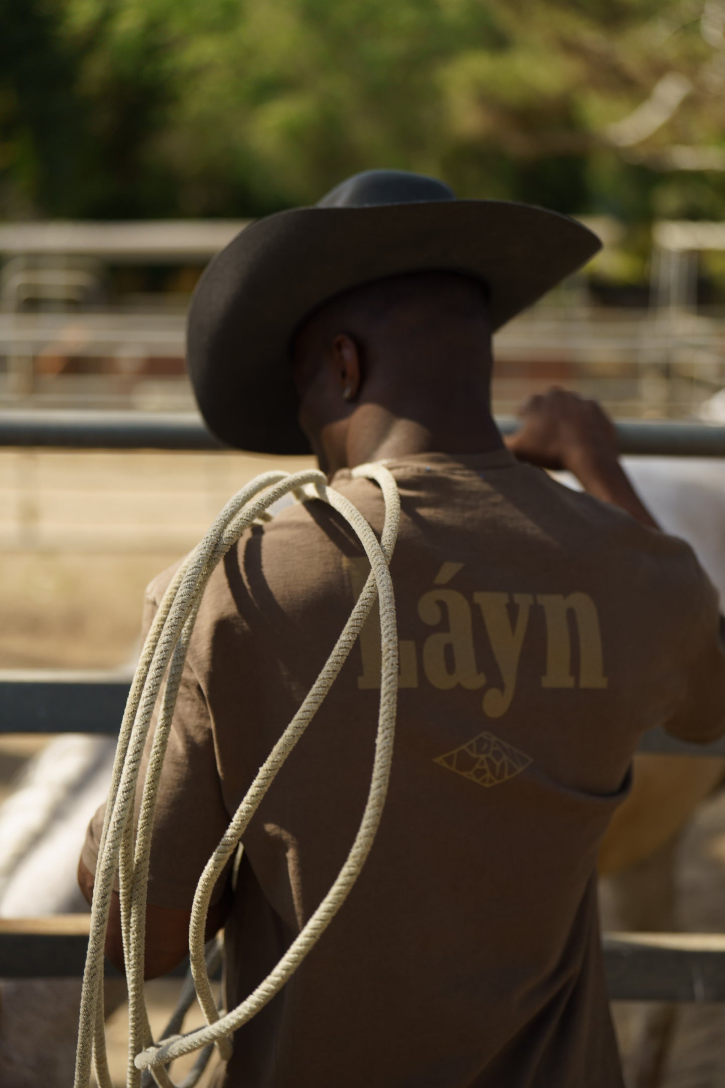 ROOTS: Láyn Brown Tee